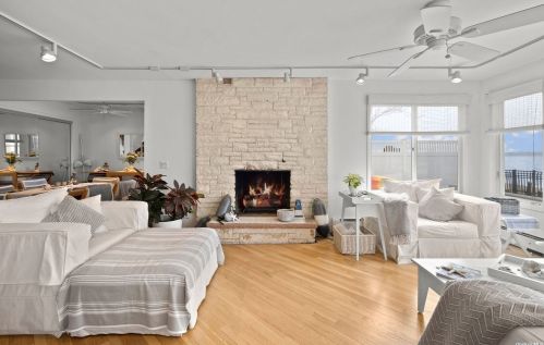 11 Argyle Dr, Northport NY  11768-1002 exterior