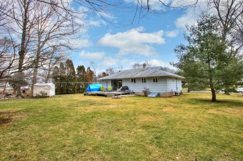 47 Chatfield Dr, Bridgeport, CT 06611-4144