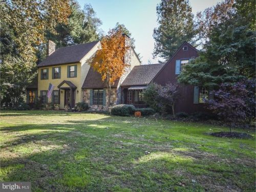 69 Glen Dr, Yardley, PA 19067-1911