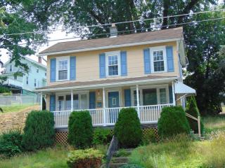 38 Luzerne Ave, Wilkes Barre, PA 18704-1031