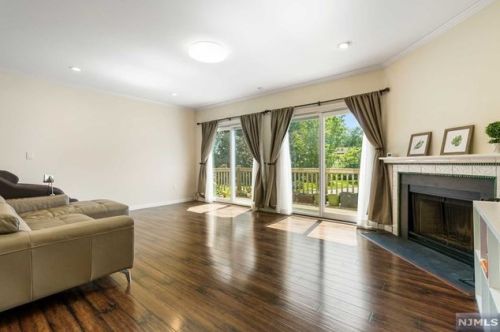 60 Canterbury Ln, N Milford NJ  07646-3262 exterior