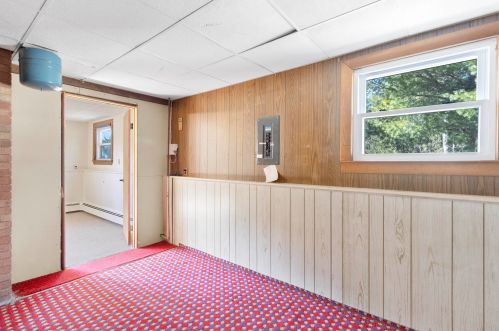 1 Cole St, Salem NH  03079-3931 exterior