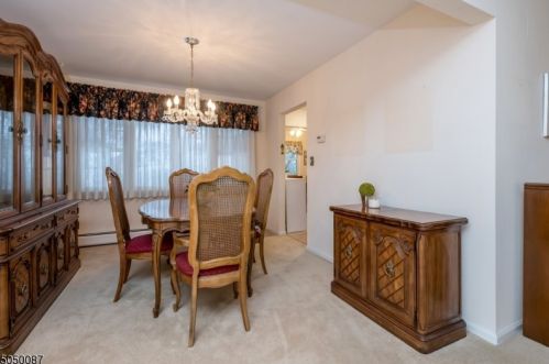 265 Hillcrest Rd, Ridgewood NJ  07450-2435 exterior