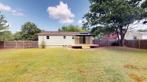 13 Larchmont Dr, Coventry RI exterior