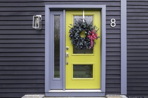 8 Abbott Ave, Ridgefield, CT 06877-4407