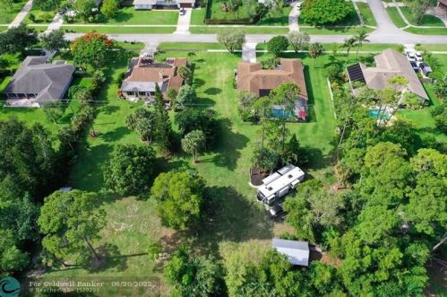 12151 Old Country Rd, West Palm Beach FL  33414-4816 exterior