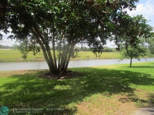 6364 Aspen Glen Cir, Boynton Beach FL  33437-1808 exterior