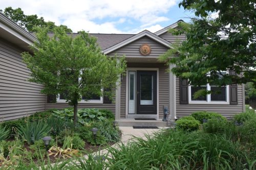 1808 Kettle Ct, East Troy, WI 53120-2061