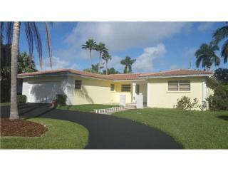 817 Washington St, Hollywood FL  33019-1919 exterior