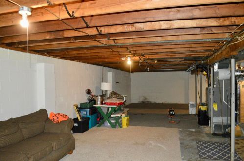 345 Mohican Dr, Crooksville OH  43731-9729 exterior