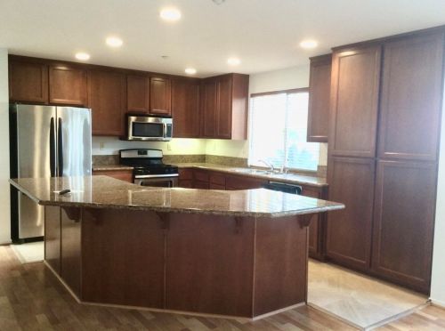 1633 Magnolia Cir, Vista, CA 92081-4550