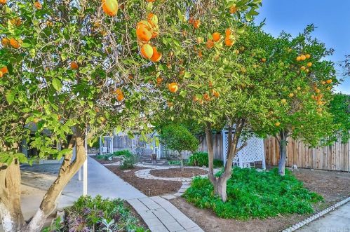 1229 Carmel Dr, Simi Valley CA 93065-4118 exterior