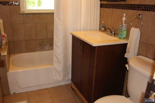 98 Howland Ave, Teaneck NJ  07666-6042 exterior