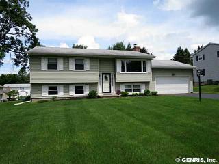 44 Matthew Dr, Fairport, NY 14450-9335