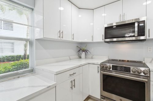 916 Flanders T, Delray Beach FL  33484-5354 exterior