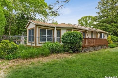 50 Crescent Bow, Panamoka, NY 11961-2915