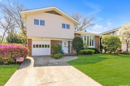 1824 Decatur Ave, North Bellmore, NY 11710-1506