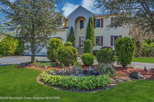 1013 Woodlane Rd, Jackson Twp NJ  08527-1555 exterior