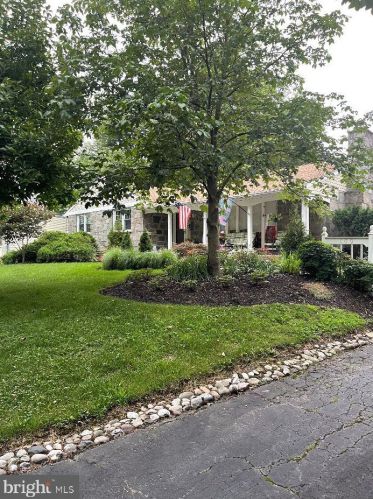 109 Parry Rd, Riverton, NJ 08077-3883