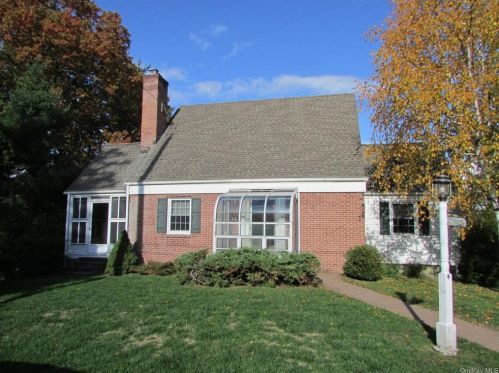 4 Barr Ave, Cornwall Hud, NY 12520-1408