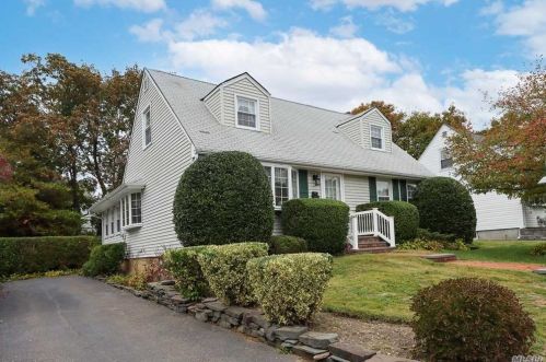 5 Hawthorne Rd, Muttontown, NY 11732-1213