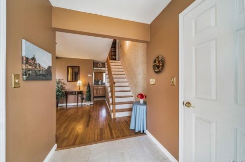 10 Gilead Rd, Mahopac, NY 10541-3240