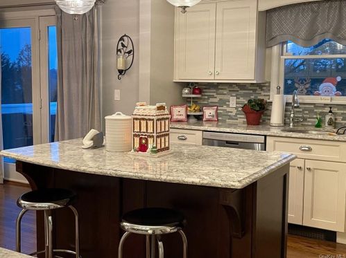 16 Locust Dr, Thiells NY  10984-1405 exterior