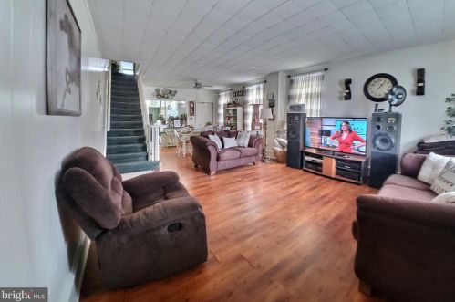 2732 Hayes Ave, Camden, NJ 08105-3910