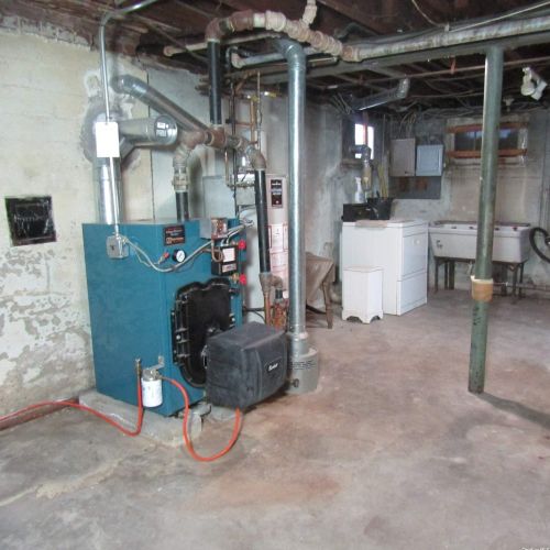 2 Oak Dr, New Hyde Park NY  11040-3315 exterior