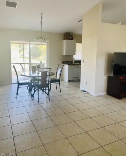 912 10th Ln, Cape Coral, FL 33909-1433