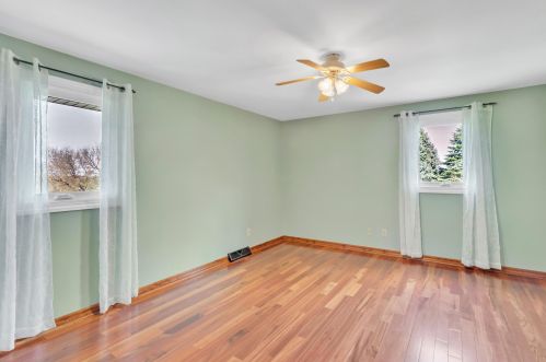 786 Decorah Rd, West Bend WI  53095-8112 exterior