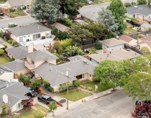 2128 Hvn Dr, Santa Rosa CA 95404-3221 exterior