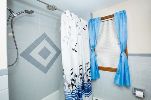 23 Carriage Dr, Wallingford CT 06492-3111 exterior