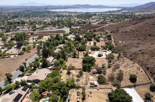 14811 Toft Dr, Lake Elsinore CA  92530-7408 exterior