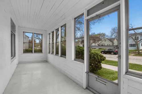 1226 Charles St, La Crosse, WI 54603-2519