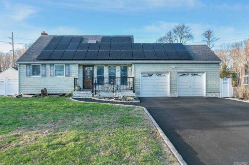 16 Burchell St, Blue Point, NY 11715-1504