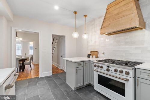 504 Lemon St, Lancaster PA  17603-3323 exterior