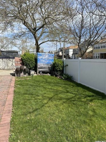 402 Bch 9 St, Far Rockaway NY  11691-5522 exterior
