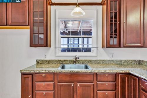 997 Hacienda Ave, San Lorenzo CA  94580-2856 exterior