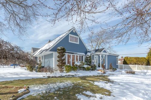 131 Haddon Rd, New Hyde Park, NY 11040-1738