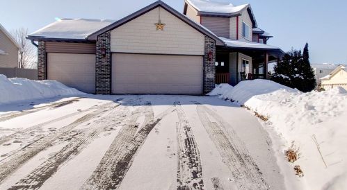 2410 Brogan Dr, Waterford MN  55057-3270 exterior
