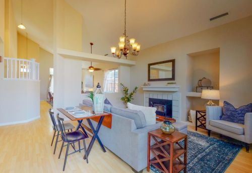 1550 Foxwood St, Hollister CA  95023-8048 exterior