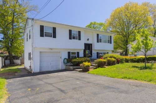 71 Medway Ave, Congers, NY 10920-2826