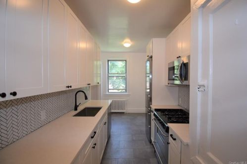 445 Gramatan Ave, Mount Vernon NY  10552-2924 exterior