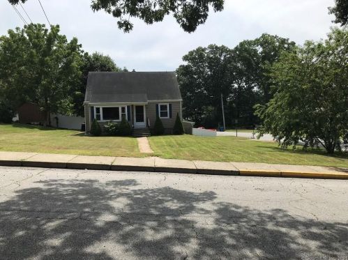 41 Hynes Ave, Groton, CT 06340-5043