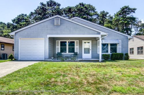 38 Nautilus Dr, Bricktown, NJ 08723-7236