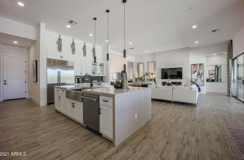 39383 29th Ave, Phoenix, AZ 85086-9537