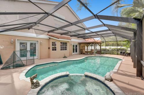 955 203 Ave, Hollywood FL  33029-3440 exterior