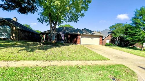 321 Lexington Ln, Euless, TX 76039-4123