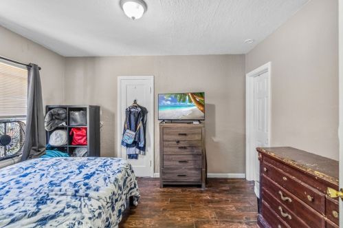 4213 Pepperwood Ave, Long Beach CA  90808-1072 exterior